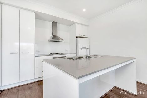Property photo of 28 Yarramie Circuit Craigieburn VIC 3064