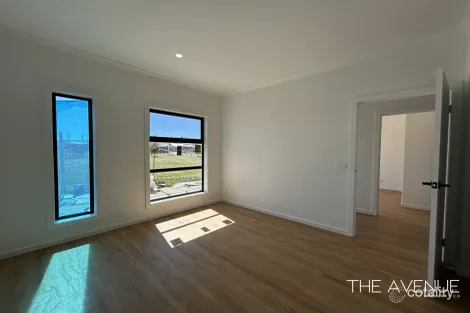 Property photo of 34 Pine Cone Walk Fraser Rise VIC 3336