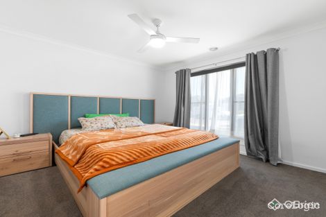 Property photo of 16 Carlyle Crescent Clyde North VIC 3978