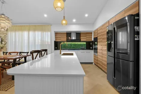 Property photo of 35 Sapphire Place Elanora QLD 4221