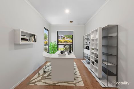 Property photo of 1 Wonboyn Close Pakenham VIC 3810