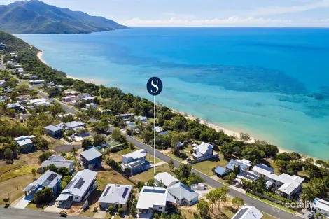 37 GLOUCESTER AVE, HIDEAWAY BAY, QLD 4800
