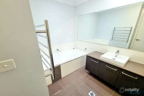 Property photo of 10 Wildflower Circle Jordan Springs NSW 2747