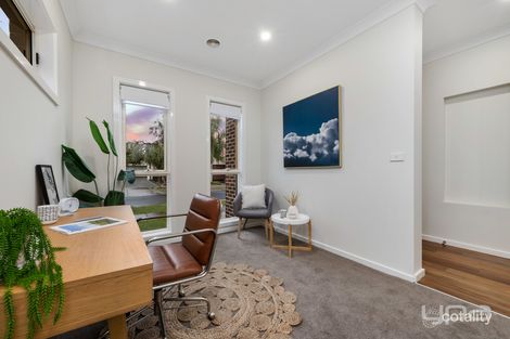 Property photo of 8 Grandstand Avenue Caroline Springs VIC 3023