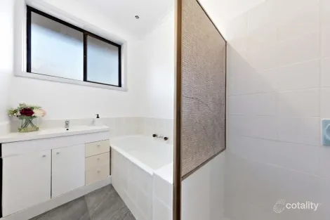 Property photo of 2/9 Entally Drive Albanvale VIC 3021