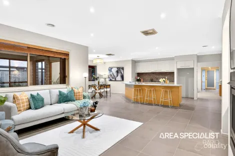 Property photo of 19 Baddeley Circuit Cranbourne North VIC 3977