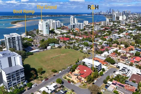 2/10-12 Bath St, Labrador, QLD 4215