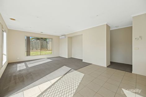 Property photo of 12 Rivendale Crescent Drouin VIC 3818