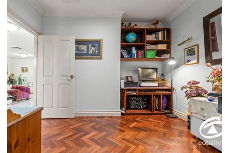 Property photo of 2 Ezard Close Berwick VIC 3806