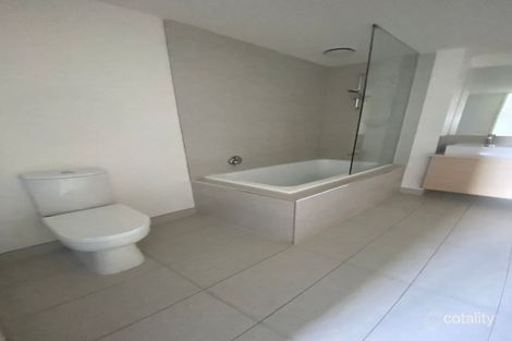 Property photo of 8/2 The Esplanade Caroline Springs VIC 3023