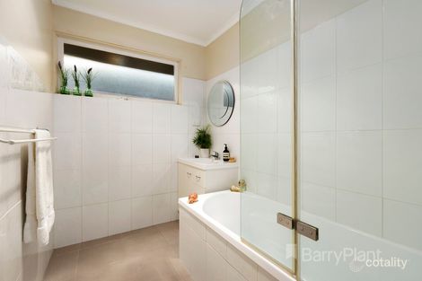 Property photo of 452 Grimshaw Street Bundoora VIC 3083