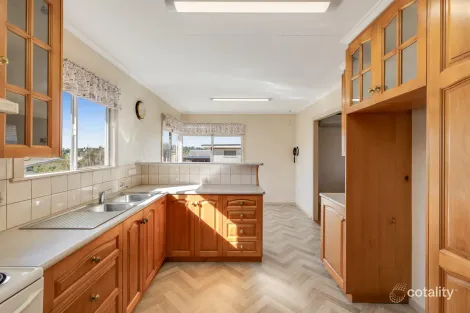 Property photo of 35 Flinders Centenary Heights QLD 4350