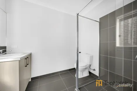 Property photo of 14 Puckle Avenue Mickleham VIC 3064