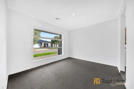 Property photo of 14 Puckle Avenue Mickleham VIC 3064