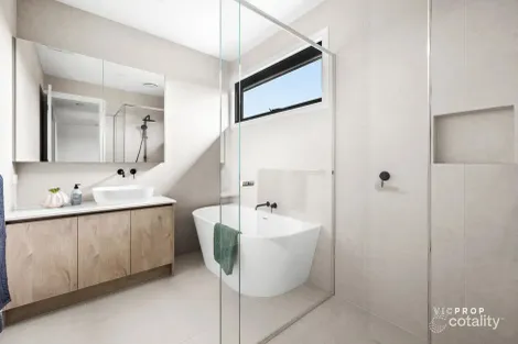 Property photo of 31 Buckingham Crescent Doncaster VIC 3108