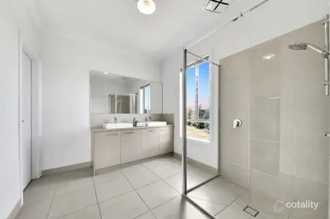 Property photo of 4 Roscoe Avenue Kalkallo VIC 3064