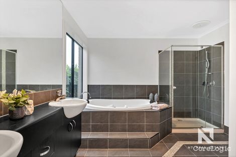Property photo of 4 Burrill Court Taylors Hill VIC 3037