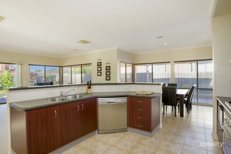 Property photo of 14 York Close Taylors Hill VIC 3037