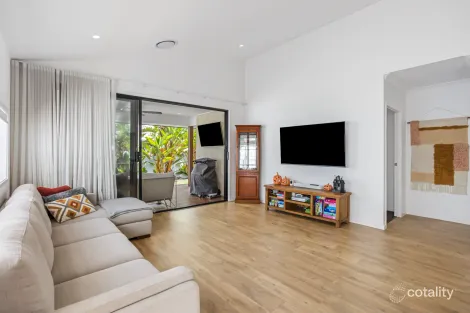 Property photo of 65 Greenview Circuit Arundel QLD 4214