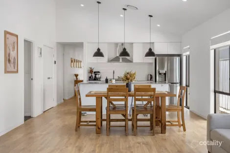 Property photo of 65 Greenview Circuit Arundel QLD 4214