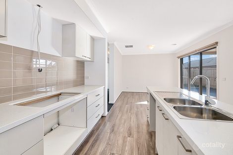 Property photo of 3 Mabillon Way Clyde North VIC 3978