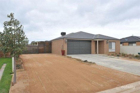 8 Crossley Ave, Epsom, VIC 3551