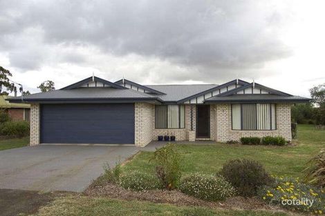 8 Thomas St, Pittsworth, QLD 4356