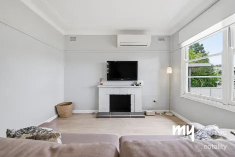 Property photo of 13 Burrawong Crescent Elderslie NSW 2570