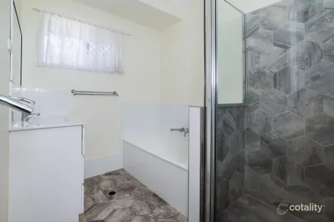 Property photo of 4 Samuel Court Burdell QLD 4818