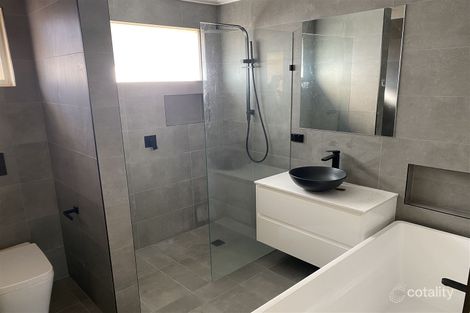 Property photo of 42 Garnet Close Narre Warren VIC 3805