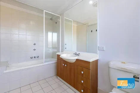 Property photo of 103/2 Gentian Drive Arundel QLD 4214