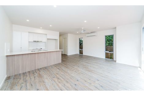 Property photo of 1/8 Bright Avenue Labrador QLD 4215