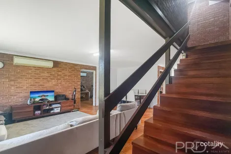 Property photo of 9/2 Sun Court Millars Well WA 6714