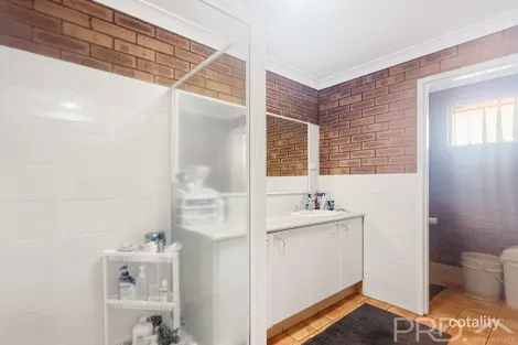 Property photo of 9/2 Sun Court Millars Well WA 6714