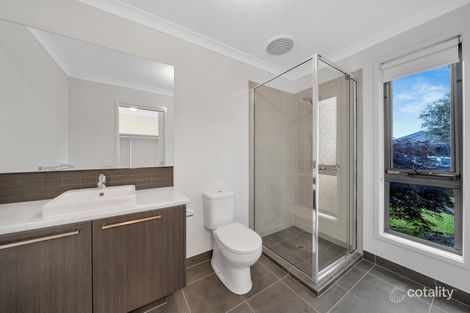 Property photo of 17 Yellow Robin Circuit Cranbourne East VIC 3977
