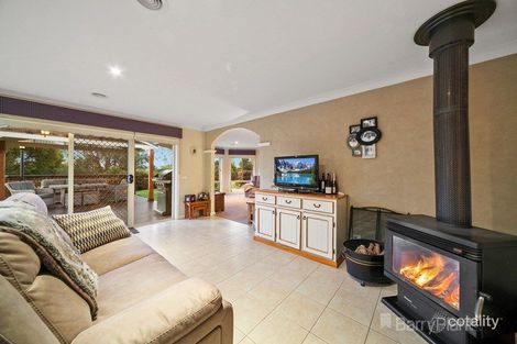 Property photo of 15 Patison Court Drouin VIC 3818