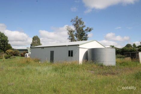 Property photo of 8 Lake Drive Meringandan QLD 4352