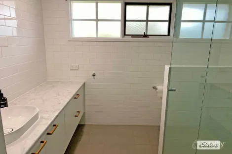 Property photo of 5 Cotswold Crescent Kennington VIC 3550