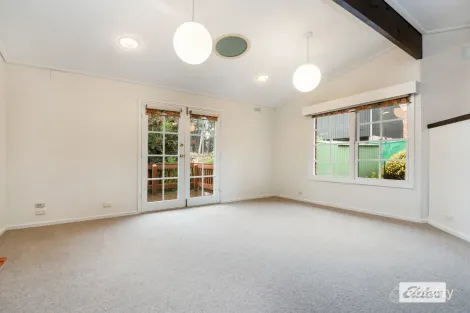 Property photo of 5 Cotswold Crescent Kennington VIC 3550