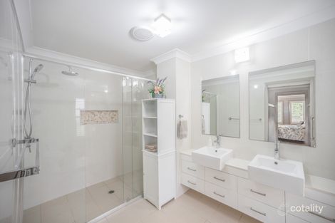 Property photo of 1 Grevillea Avenue Warriewood NSW 2102
