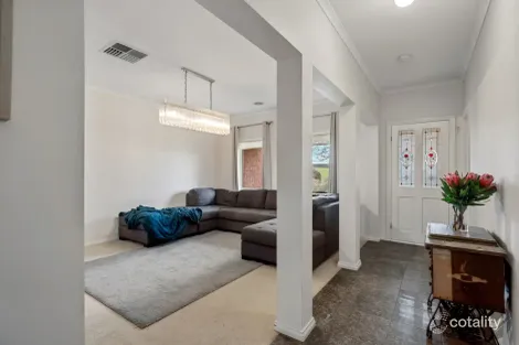 Property photo of 2 Larissa Close Romsey VIC 3434