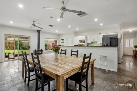 Property photo of 2 Larissa Close Romsey VIC 3434