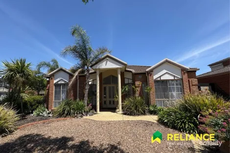 36 Masters Cct, Roxburgh Park, VIC 3064