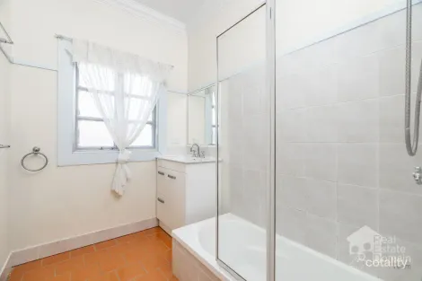 Property photo of 70 Joffre Street Wynnum QLD 4178