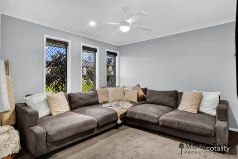 Property photo of 8 Ferry Place Logan Village QLD 4207