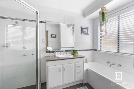 Property photo of 34 Barrington Drive Woongarrah NSW 2259