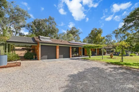 8 Brooklyn Park Rd, Kootingal, NSW 2352