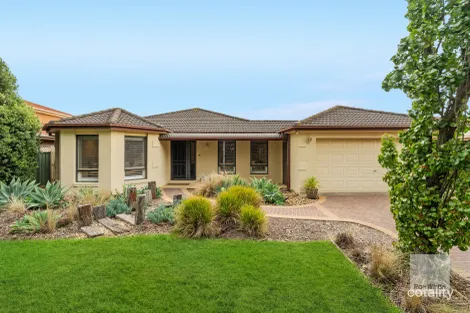 4 Kyneton Cct, Caroline Springs, VIC 3023