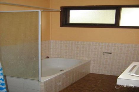 Property photo of 48 Throsby Way Ambarvale NSW 2560