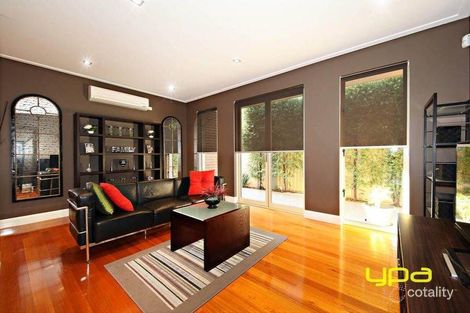 Property photo of 8 Barkly Close Caroline Springs VIC 3023